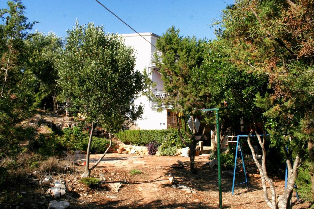 Apartment Zarace - Gdinj 4598A Buitenkant foto