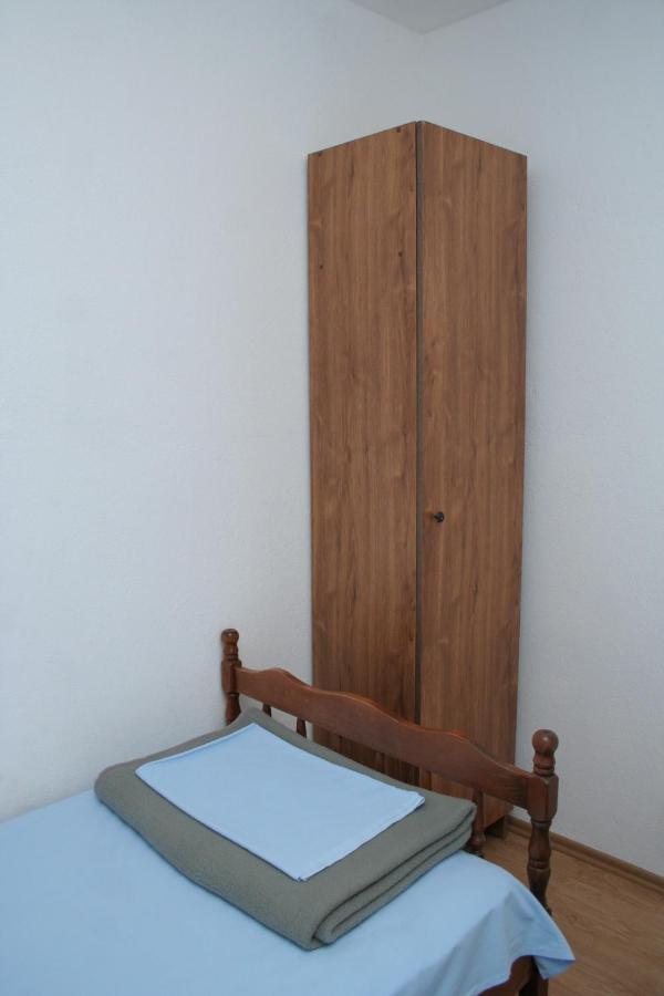 Apartment Zarace - Gdinj 4598A Buitenkant foto