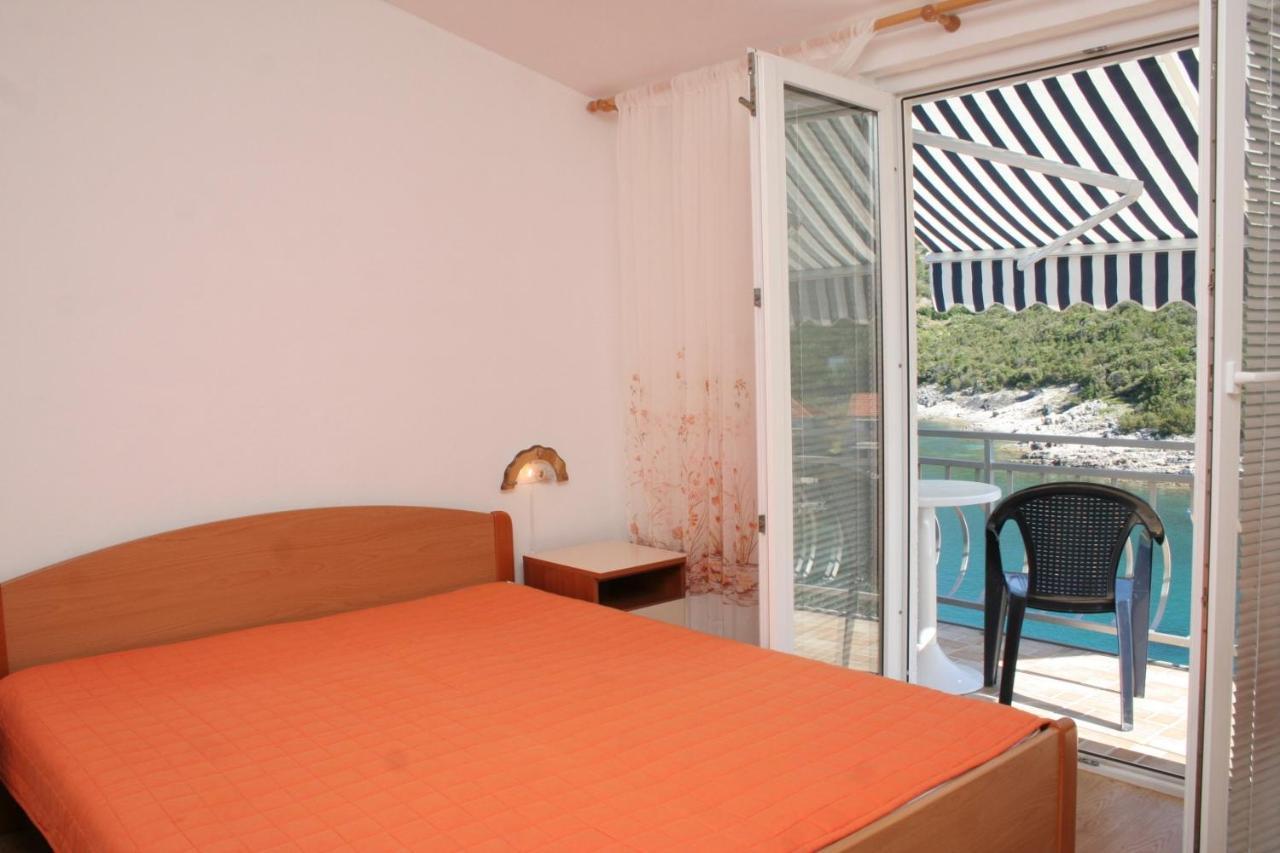 Apartment Zarace - Gdinj 4598A Buitenkant foto